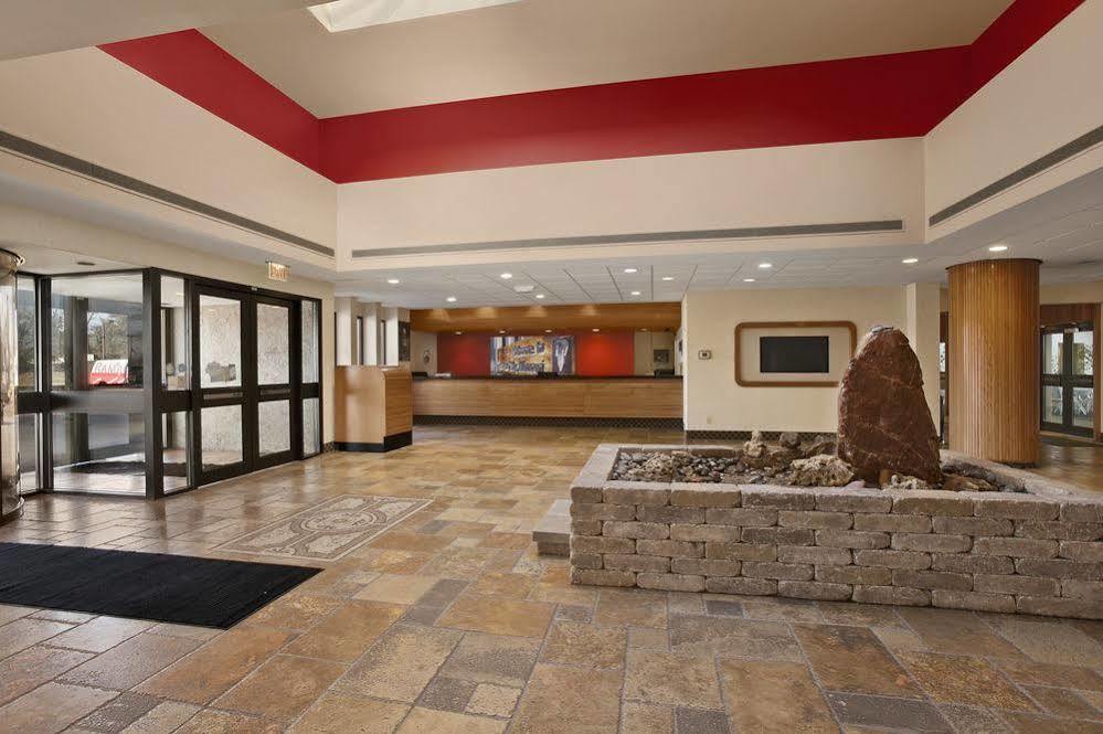 Howard Johnson Plaza Kansas City Hotel & Conference Center المظهر الخارجي الصورة