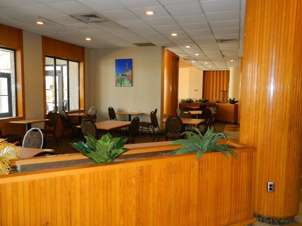 Howard Johnson Plaza Kansas City Hotel & Conference Center المظهر الخارجي الصورة