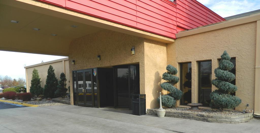 Howard Johnson Plaza Kansas City Hotel & Conference Center المظهر الخارجي الصورة